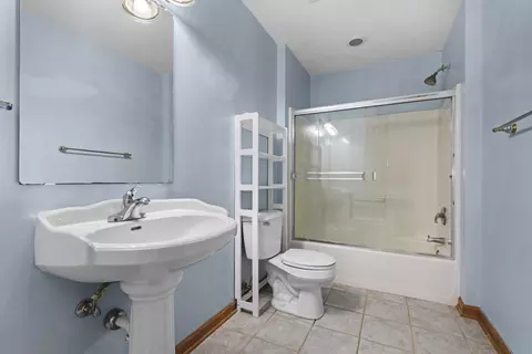 Bath - 14949 Saunders Rd, Pecatonica, IL 61063 photo 10 of 10