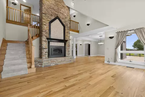 Living - 14949 Saunders Rd, Pecatonica, IL 61063 photo 1 of 8