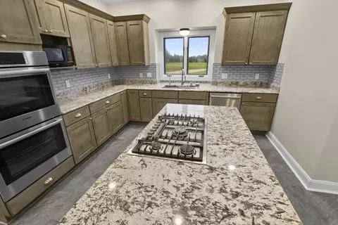 Kitchen - 14949 Saunders Rd, Pecatonica, IL 61063 photo 2 of 10