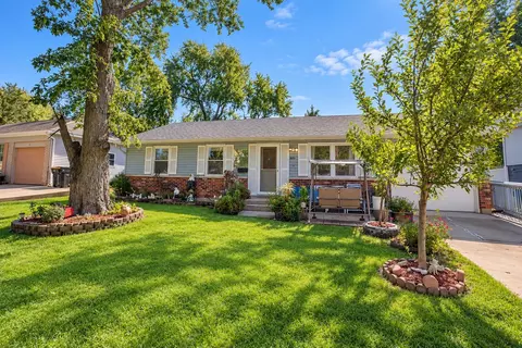 806 N Stowell Ave, Streamwood, IL 60107