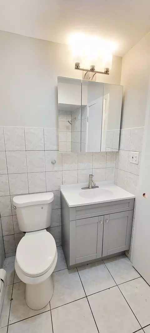 Bath - 3810 Ruby St, Schiller Park, IL 60176 photo 3 of 3