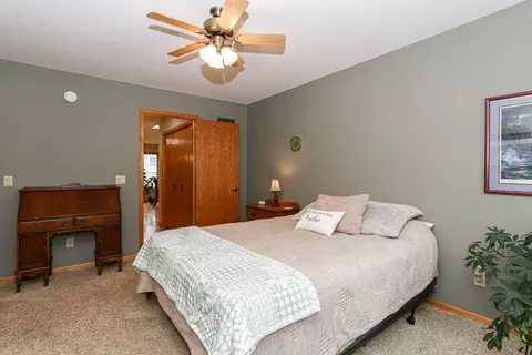 Bedroom - 3506 35th St, Moline, IL 61265 photo 3 of 6