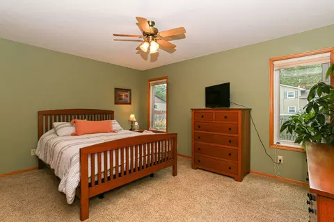 Bedroom - 3506 35th St, Moline, IL 61265 photo 1 of 6