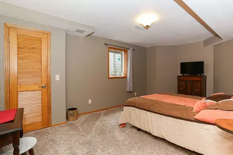 Bedroom - 3506 35th St, Moline, IL 61265 photo 5 of 6