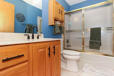 Bath - 3506 35th St, Moline, IL 61265 photo 3 of 5