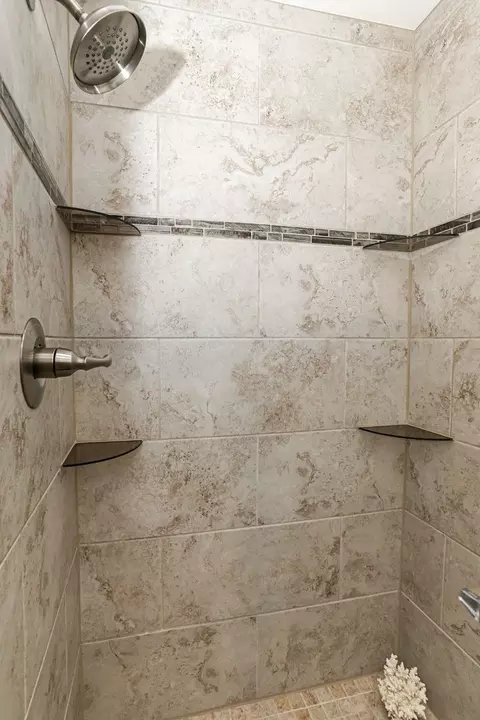 Bath - 3506 35th St, Moline, IL 61265 photo 5 of 5