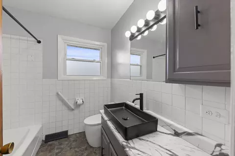 Bath - 70 E Craig Dr, Chicago Heights, IL 60411 photo 1 of 1