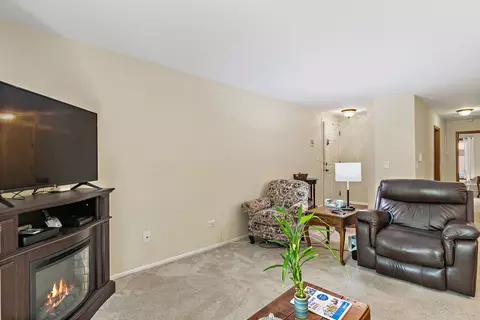 Living - 3 Creekside Cir #B, Elgin, IL 60123 photo 2 of 3