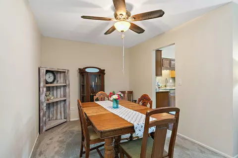 Dining - 3 Creekside Cir #B, Elgin, IL 60123 photo 1 of 1