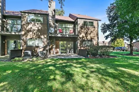 Exterior - 3 Creekside Cir #B, Elgin, IL 60123 photo 3 of 5
