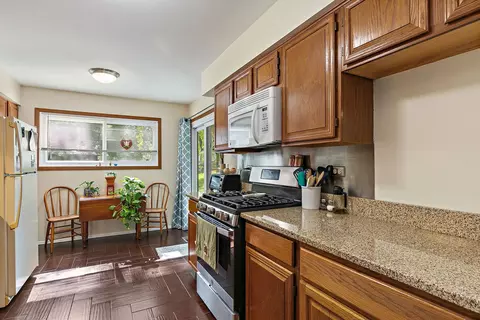 Kitchen - 3 Creekside Cir #B, Elgin, IL 60123 photo 2 of 3
