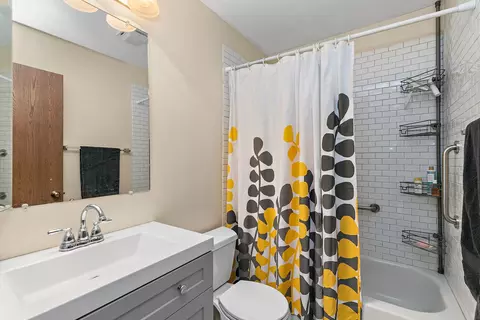 Bath - 3 Creekside Cir #B, Elgin, IL 60123 photo 1 of 1