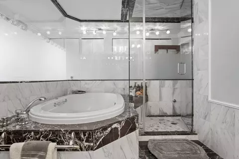 Bath - 111 E Chestnut St #46A, Chicago, IL 60611 photo 1 of 3