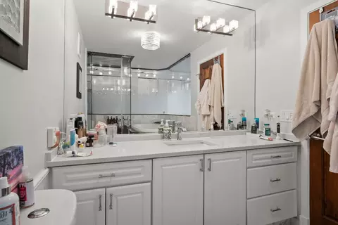 Bath - 111 E Chestnut St #46A, Chicago, IL 60611 photo 2 of 3
