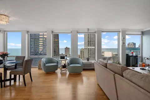 Living - 111 E Chestnut St #46A, Chicago, IL 60611 photo 1 of 3