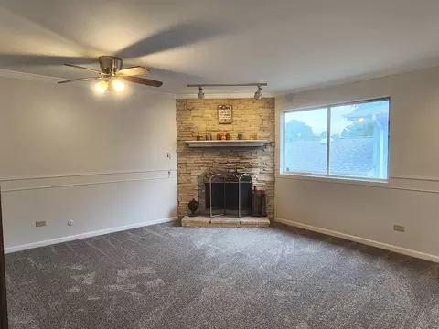 Living - 4653 146th St, Midlothian, IL 60445 photo 4 of 6