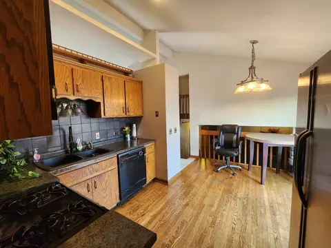 Kitchen - 4653 146th St, Midlothian, IL 60445 photo 1 of 2
