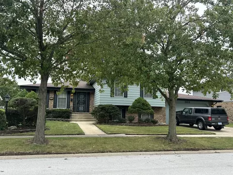 303 S University Ave, Glenwood, IL 60425