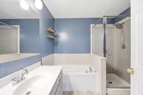 Bath - 11020 Cape Cod Ln, Huntley, IL 60142 photo 3 of 4