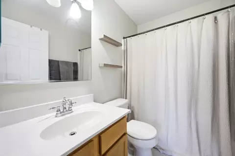 Bath - 11020 Cape Cod Ln, Huntley, IL 60142 photo 2 of 4
