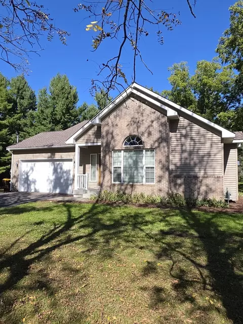 7108 Hillside Rd, Crystal Lake, IL 60012