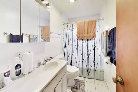 Bath - 16242 Oxford Dr, Markham, IL 60428 photo 1 of 1