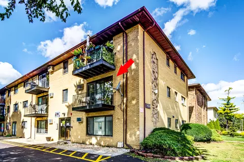 9814 Sayre Ave #204, Chicago Ridge, IL 60415