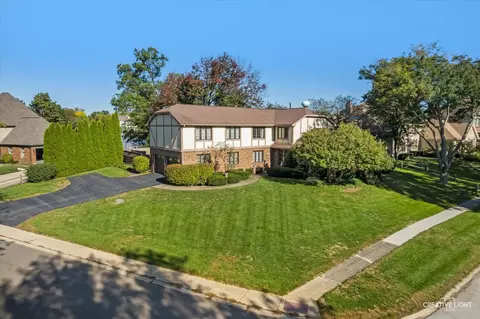 13 Windwood Dr, Sugar Grove, IL 60554