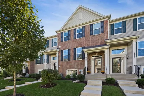 424 Shadow Ct, Oswego, IL 60543