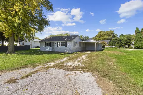 2129 Colona Rd, Carbon Cliff, IL 61239