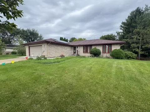 4680 Bedfordshire Dr, Loves Park, IL 61111
