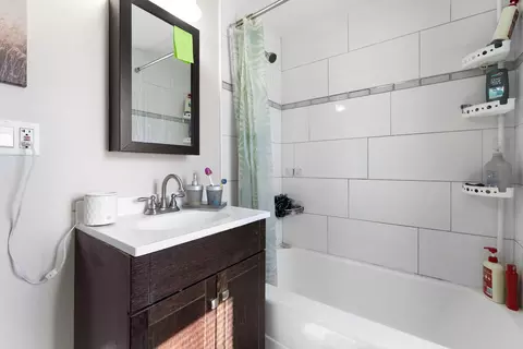 Bath - 3339 S Artesian Ave, Chicago, IL 60608 photo 1 of 1