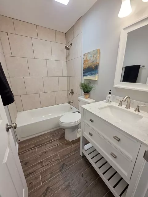 Bath - 2059 Robert St, Aurora, IL 60506 photo 2 of 2