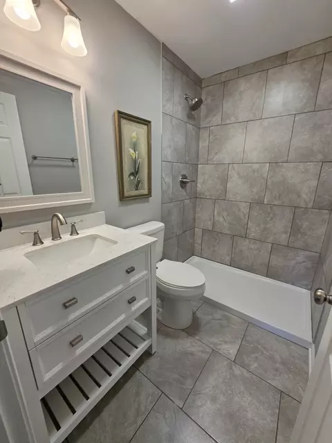 Bath - 2059 Robert St, Aurora, IL 60506 photo 1 of 2