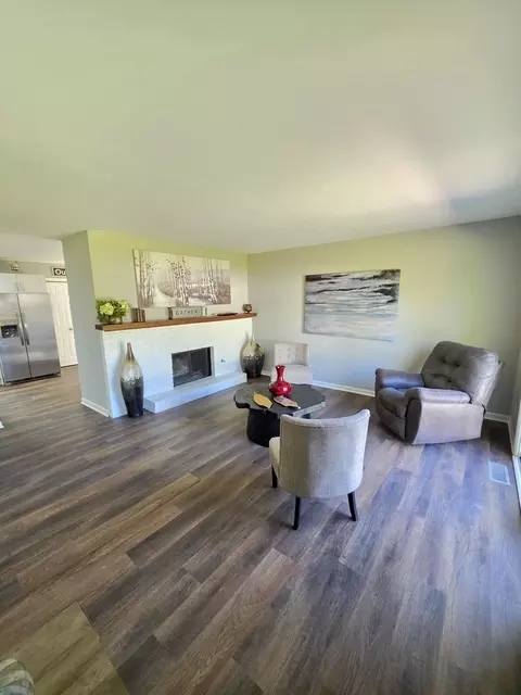 Living - 2059 Robert St, Aurora, IL 60506 photo 1 of 4