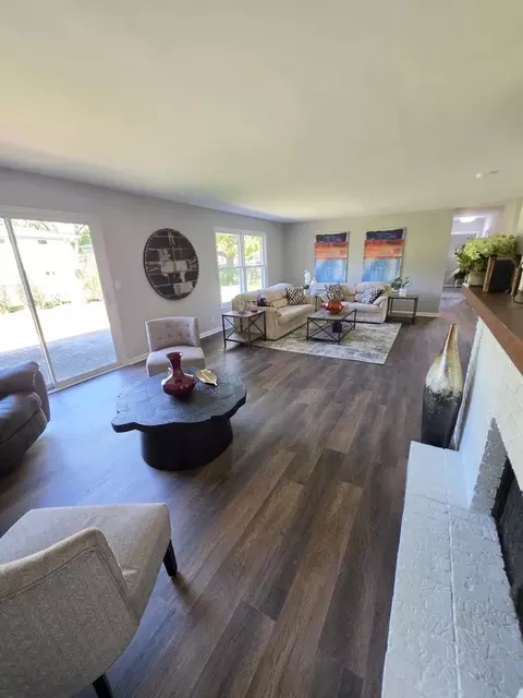 Living - 2059 Robert St, Aurora, IL 60506 photo 4 of 4