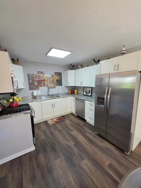 Kitchen - 2059 Robert St, Aurora, IL 60506 photo 1 of 2