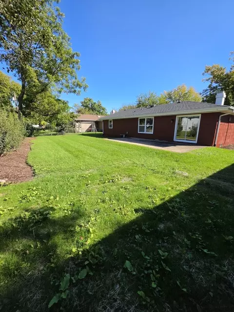 Exterior - 2059 Robert St, Aurora, IL 60506 photo 2 of 3