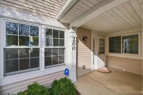 200 Lenox Ct, Carol Stream, IL 60188
