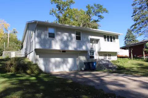 411 Holland St, Leclaire, IA 52753