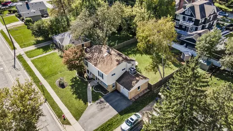 423 S 4th Ave, Libertyville, IL 60048
