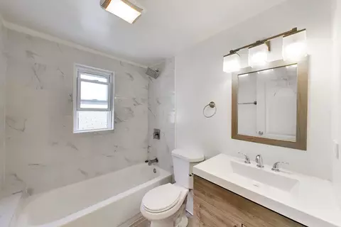 Bath - 7643 S Eberhart Ave, Chicago, IL 60619 photo 2 of 4