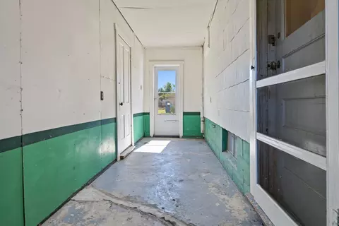 Entry Way - 406 E Cherry St, Chatsworth, IL 60921 photo 3 of 3