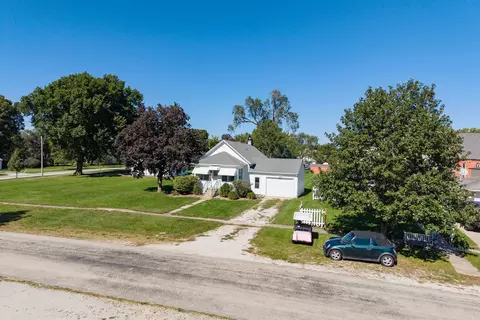 Exterior - 406 E Cherry St, Chatsworth, IL 60921 photo 13 of 13