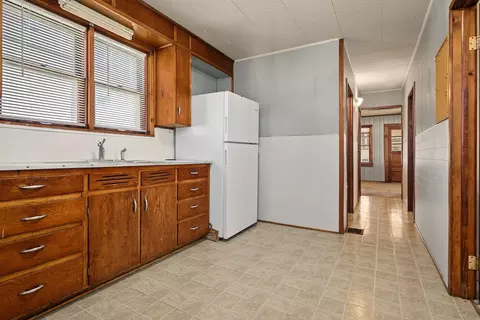 Entry Way - 406 E Cherry St, Chatsworth, IL 60921 photo 1 of 3