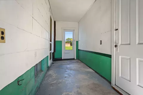 Entry Way - 406 E Cherry St, Chatsworth, IL 60921 photo 2 of 3