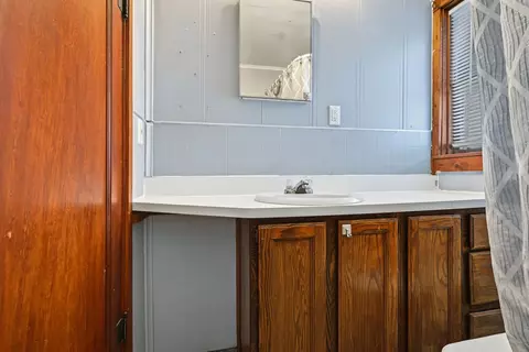 Bath - 406 E Cherry St, Chatsworth, IL 60921 photo 1 of 2
