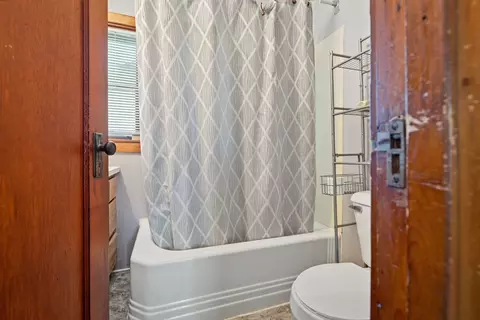 Bath - 406 E Cherry St, Chatsworth, IL 60921 photo 2 of 2