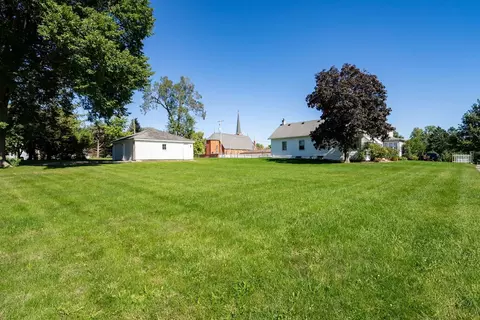 Exterior - 406 E Cherry St, Chatsworth, IL 60921 photo 10 of 13