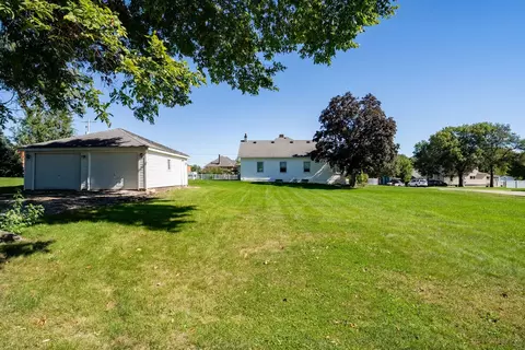 Exterior - 406 E Cherry St, Chatsworth, IL 60921 photo 11 of 13